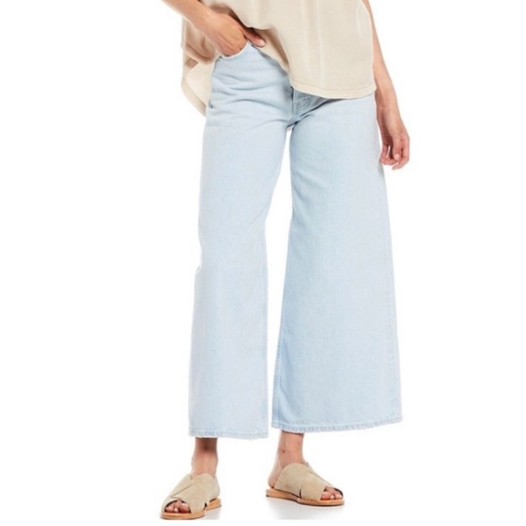 Free People Denim - We The Free Wide Crop Flare Jeans Light Wash Bay Blue Inseam 26 fly button